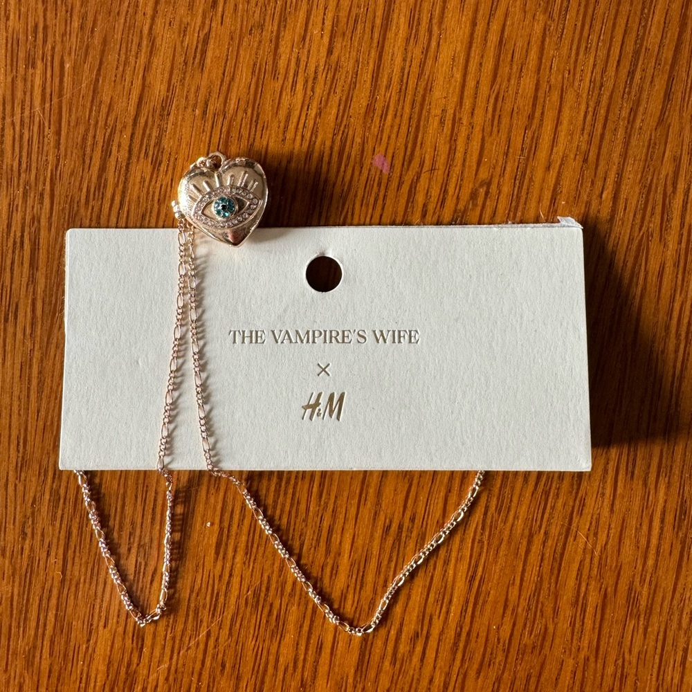 The Vampire’s Wife Necklack - H&M Limited Collection